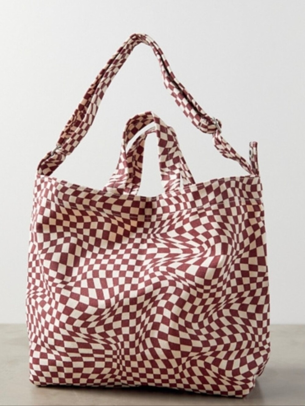 BAGGU Horizontal Duck Bag Maroon Trippy Checker pattern
